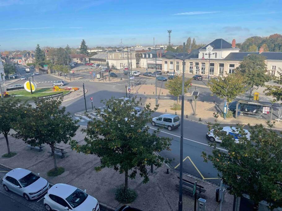 T2 face gare SNCF Appart Hotel le Cygne 1 Bourges Extérieur photo