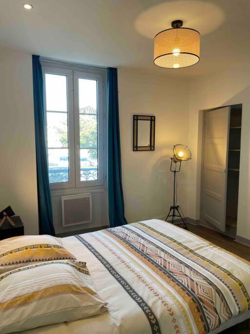 T2 face gare SNCF Appart Hotel le Cygne 1 Bourges Extérieur photo